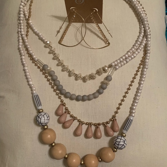 Plunder set necklace and earrings - Picture 5 of 6